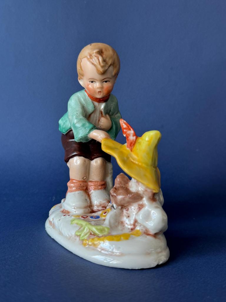 Старинная фарфоровая статуэтка; Германия