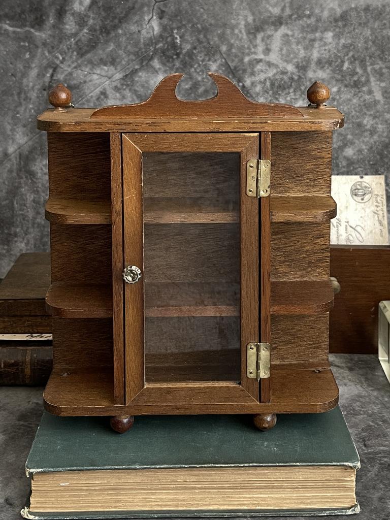 Старинная деревянная витрина Англия