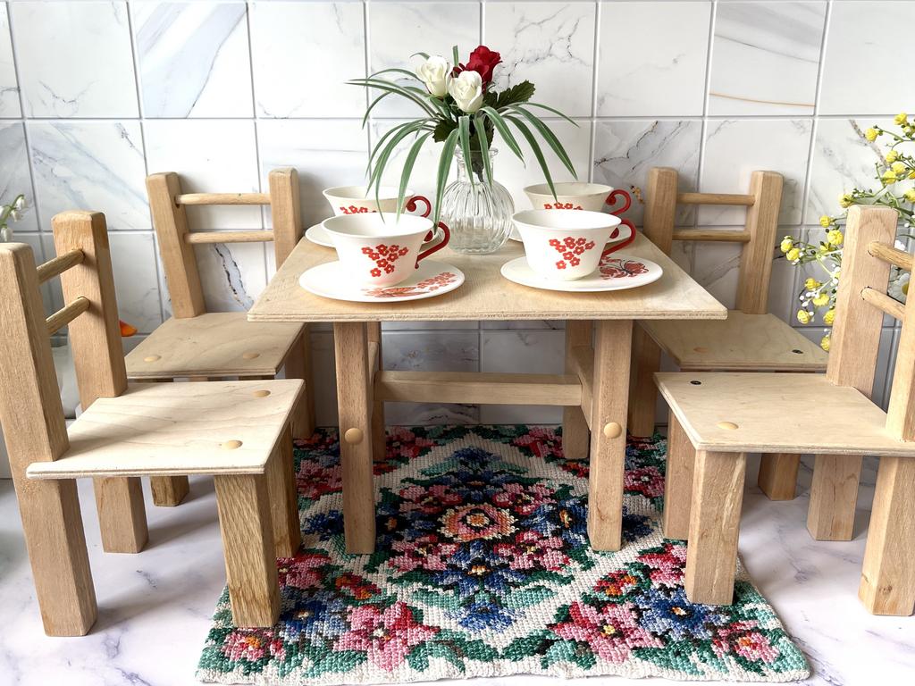 Комплект большой деревянной мебели  для кукол