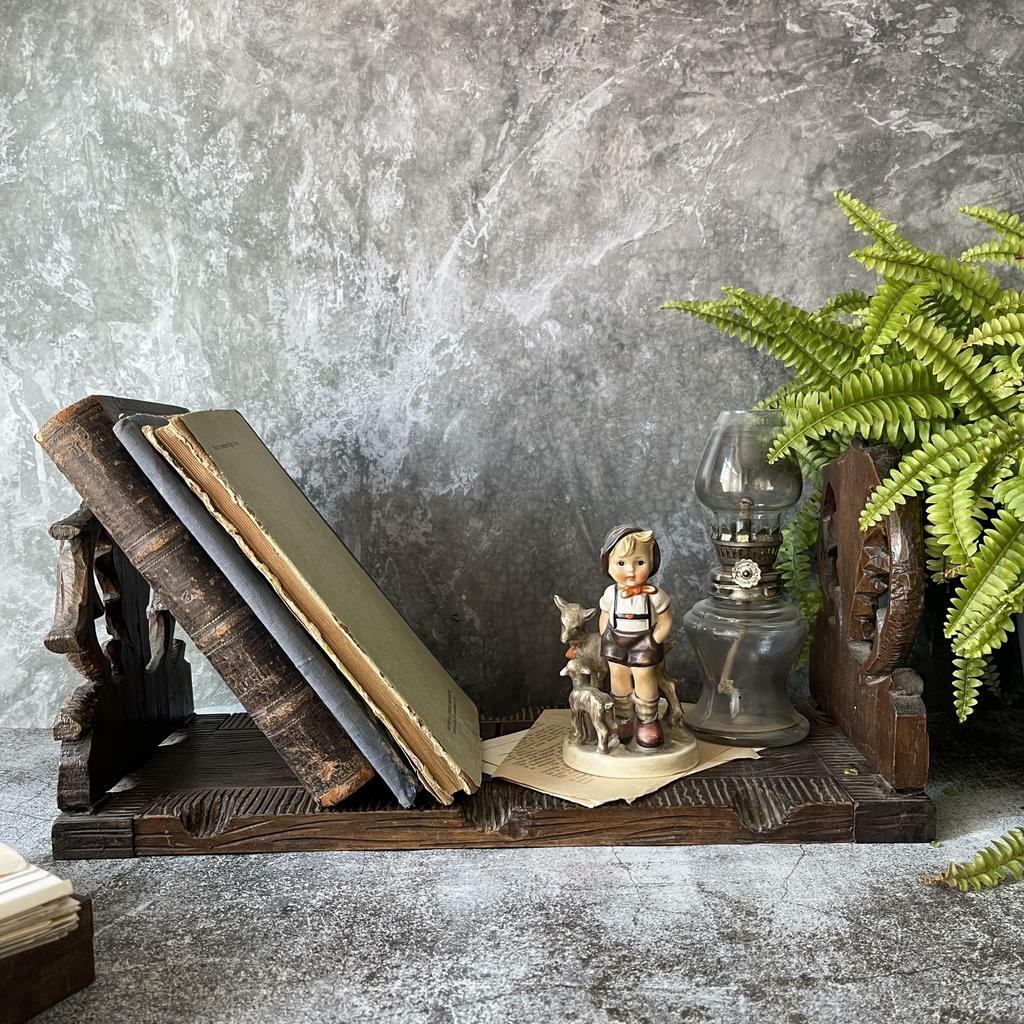 антикварная подставка для книг