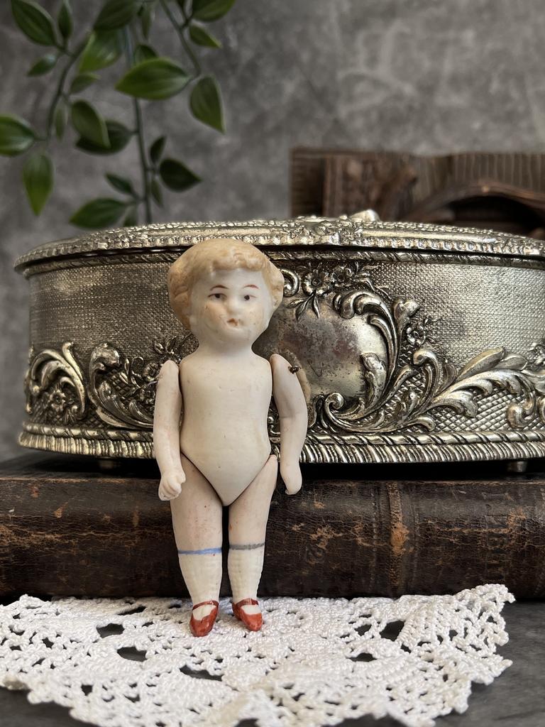 Антикварный фарфоровый пупсик, 9 см