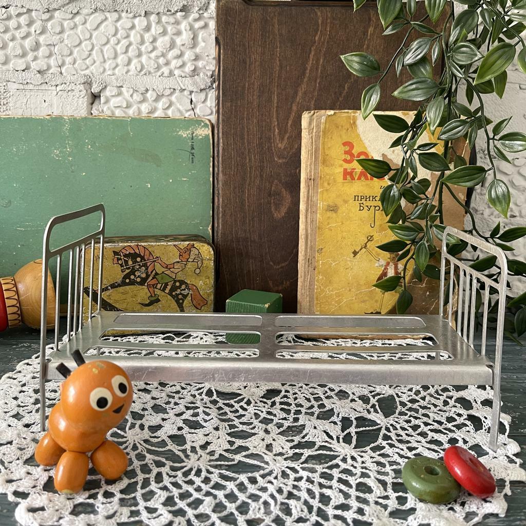 Кровать для советской куколки небольшого размера