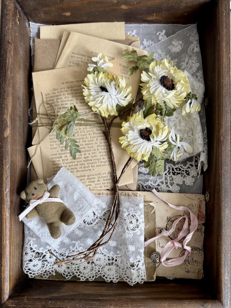 Антикварный букетик хризантем