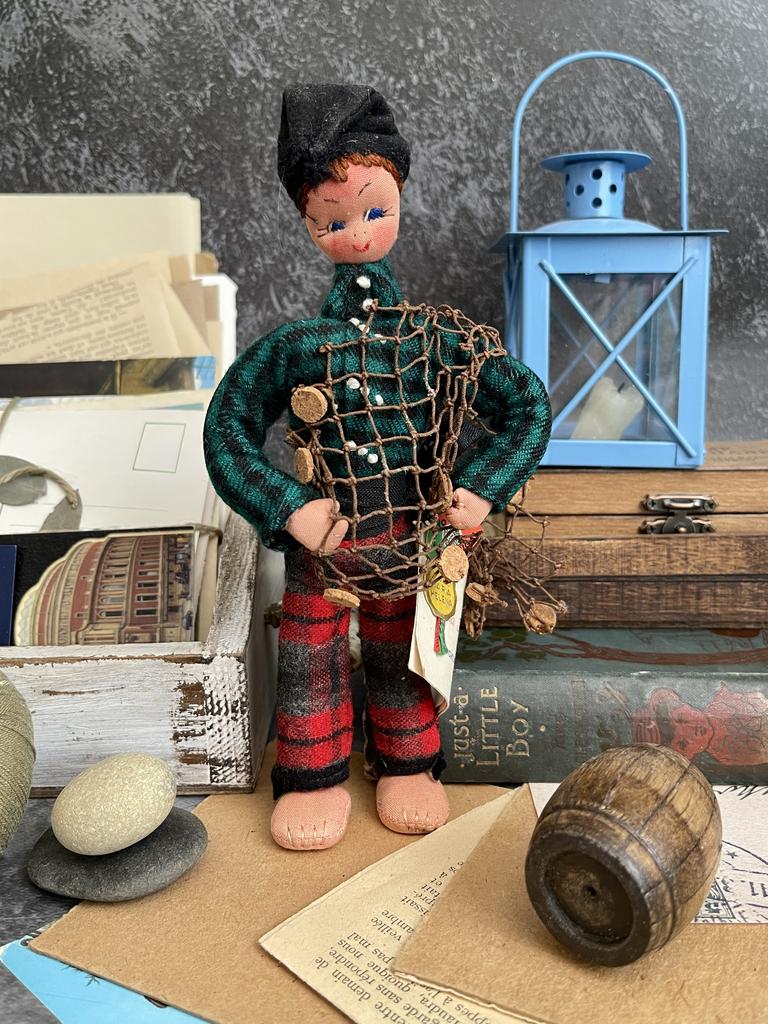 Старинная коллекционная кукла «Рыбак»;  Португалия; Maria Helena