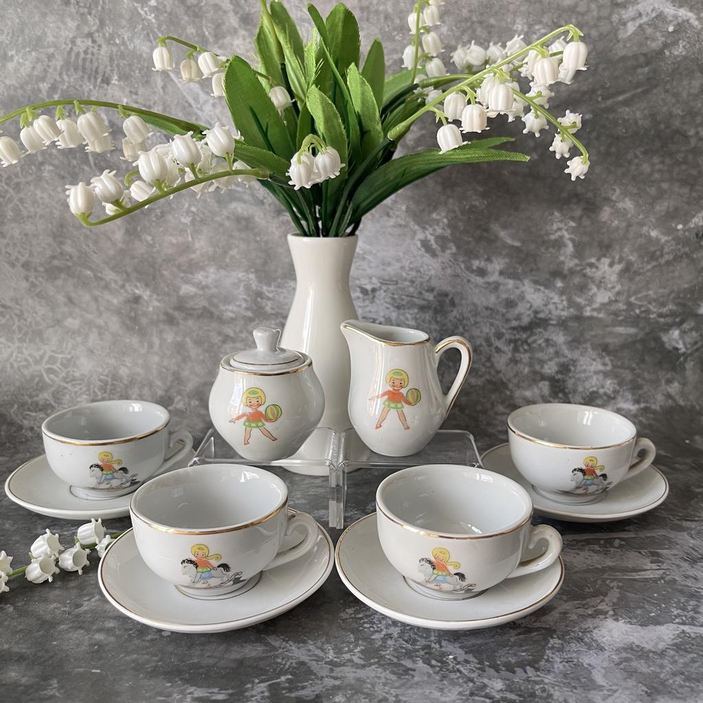 «Девочка с лошадкой» чудесный маленький фарфоровый сервиз