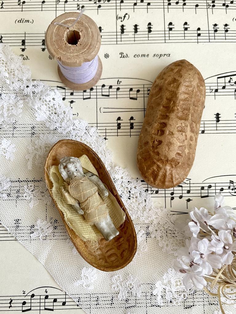 Антикварная миниатюрная фарфоровая кукла