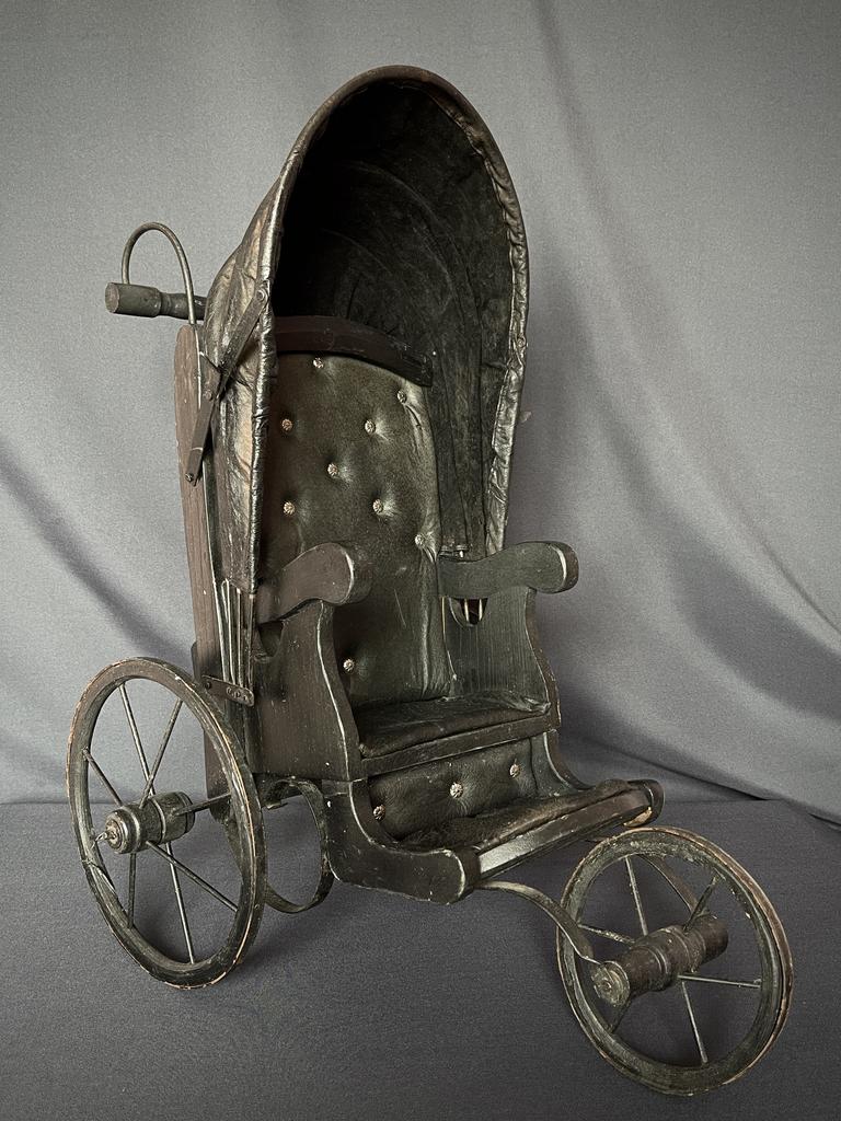 Большая коляска для старинных кукол