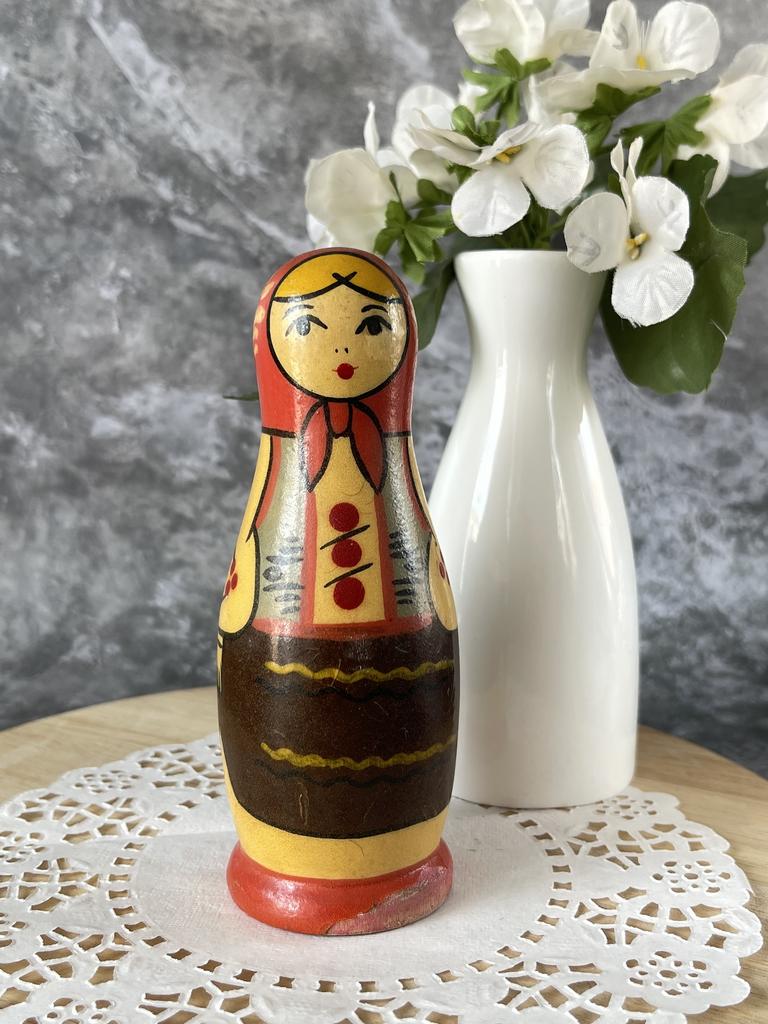 Матрешка советская цельновыточенная