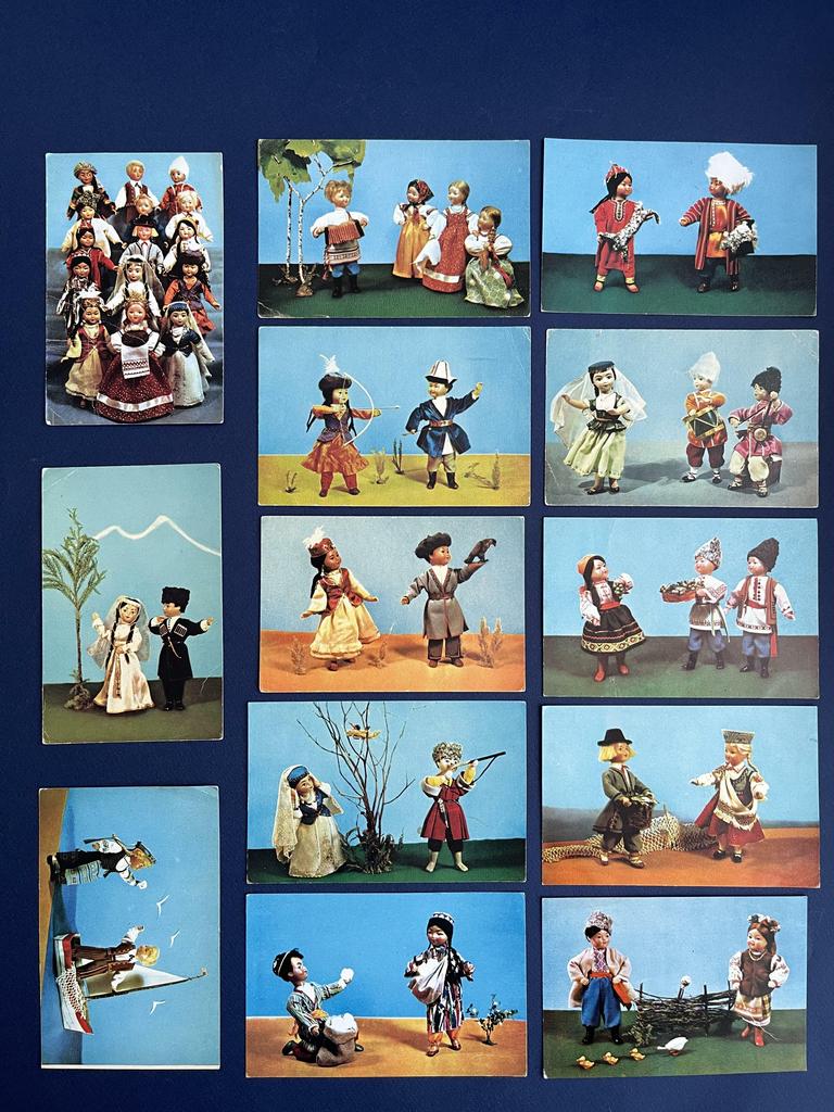 1967 г. коллекция открыток из серии "Куклы в национальных костюмах СССР"