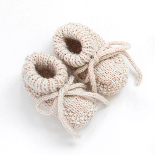 Вязаные пинетки из мериносовой пряжи