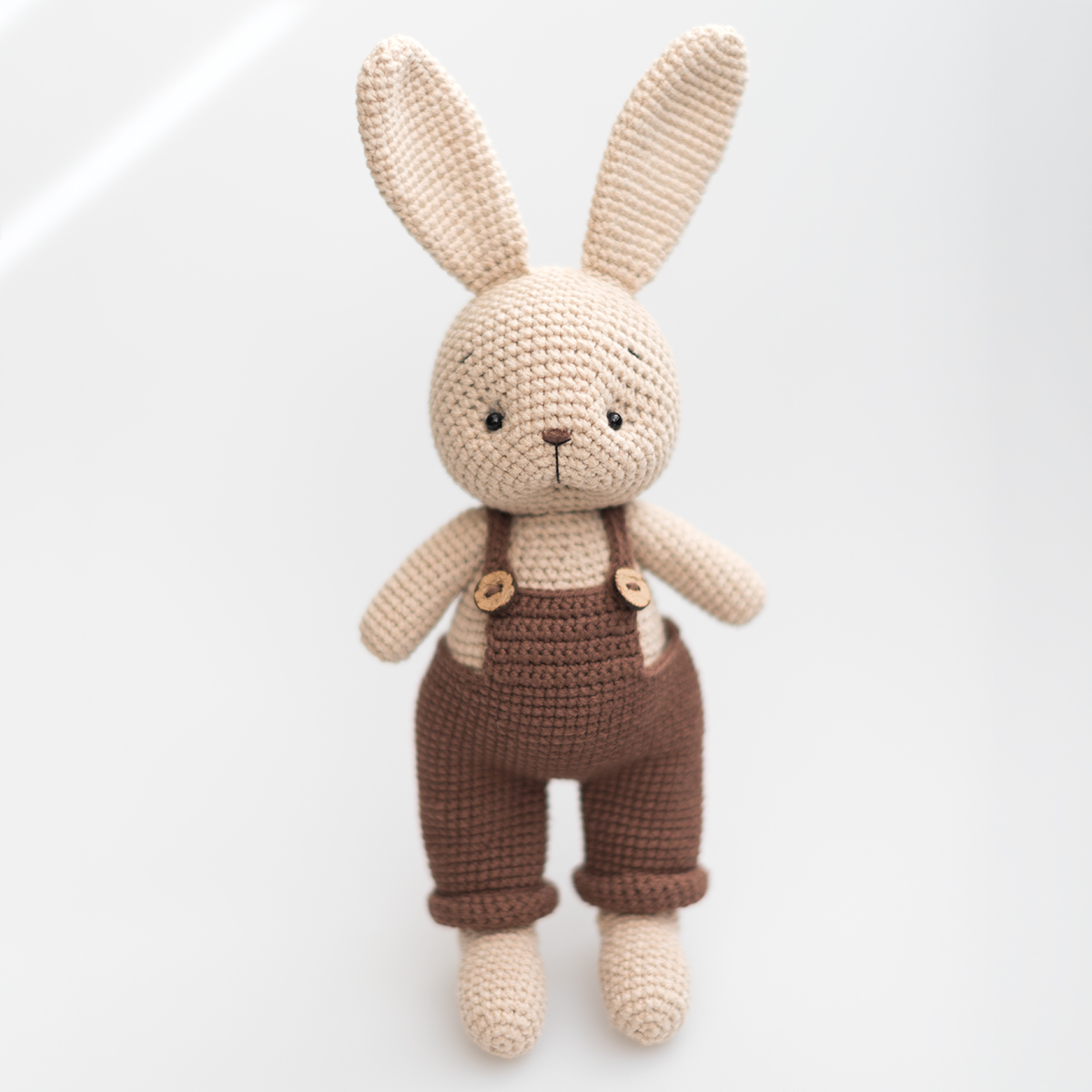 Игрушка-амигуруми Зай в комбинезоне