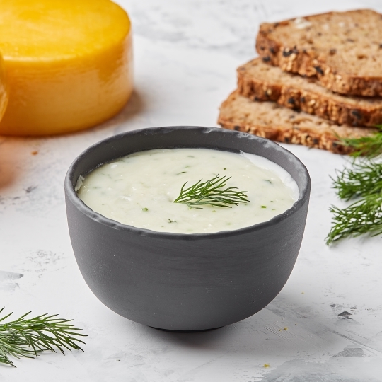 Фондю по-швейцарски с альпийскими травами из козьего сыра