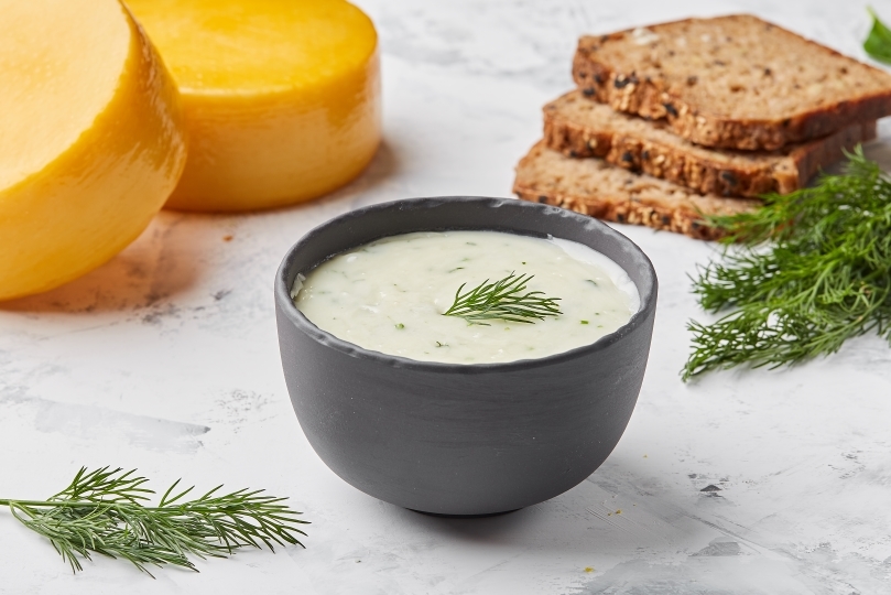 Фондю по-швейцарски с альпийскими травами из коровьего сыра