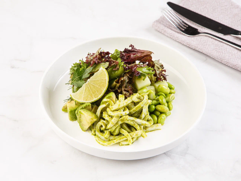 Боул с кальмаром, огурцами и авокадо  140 г