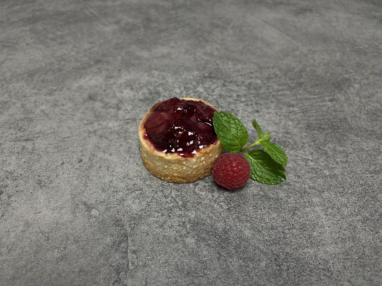 Тарталетка с   вишней   40 гр.