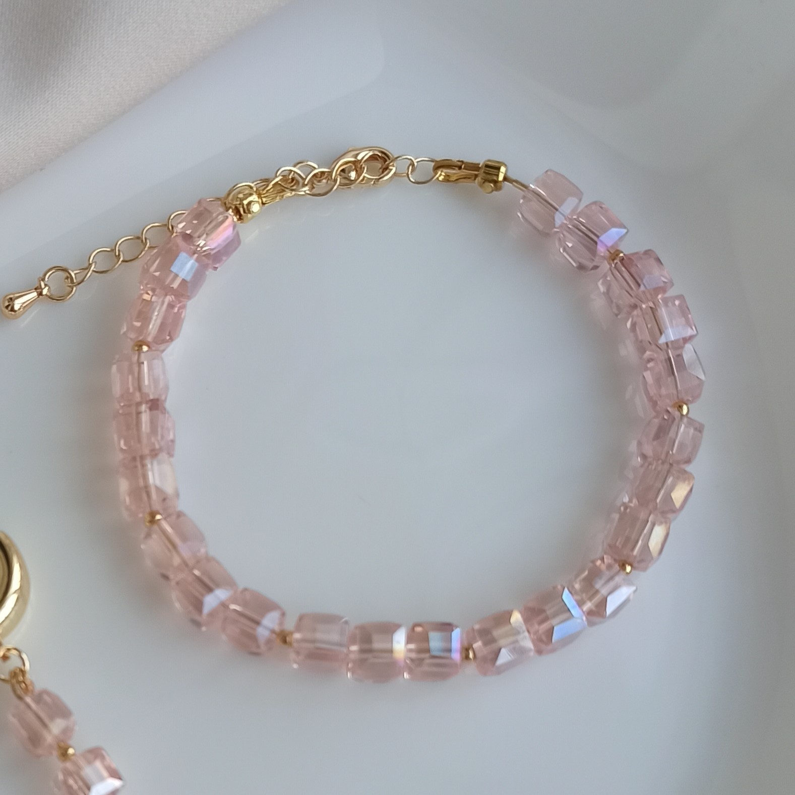 БРАСЛЕТ РОЗОВЫЙ ЛЕД