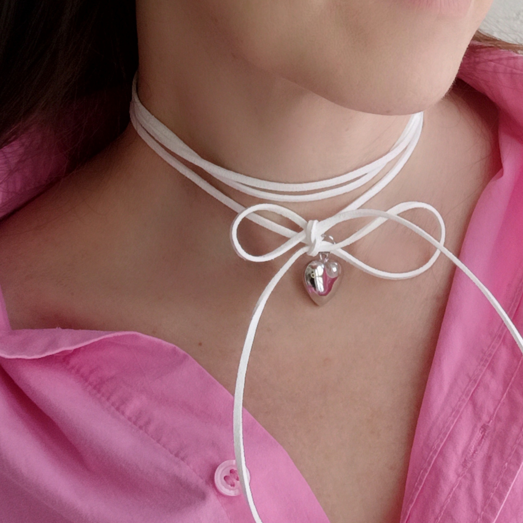 КОЛЬЕ НА ШНУРКЕ СЕРДЦЕ