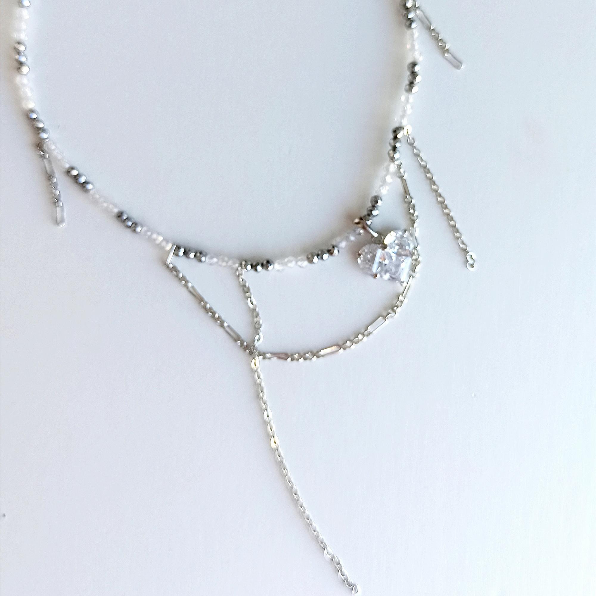 Чокер с цепочками подвесками