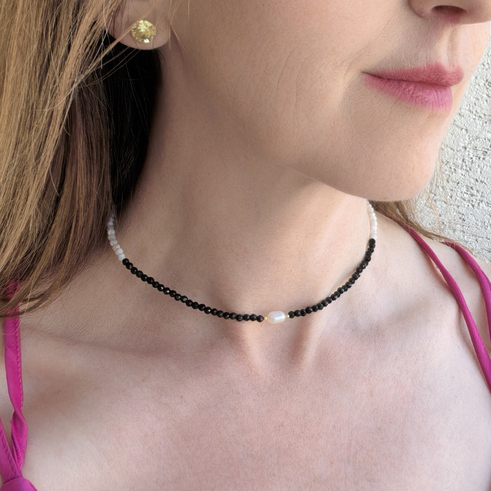 Чокер шпинель и перламутр