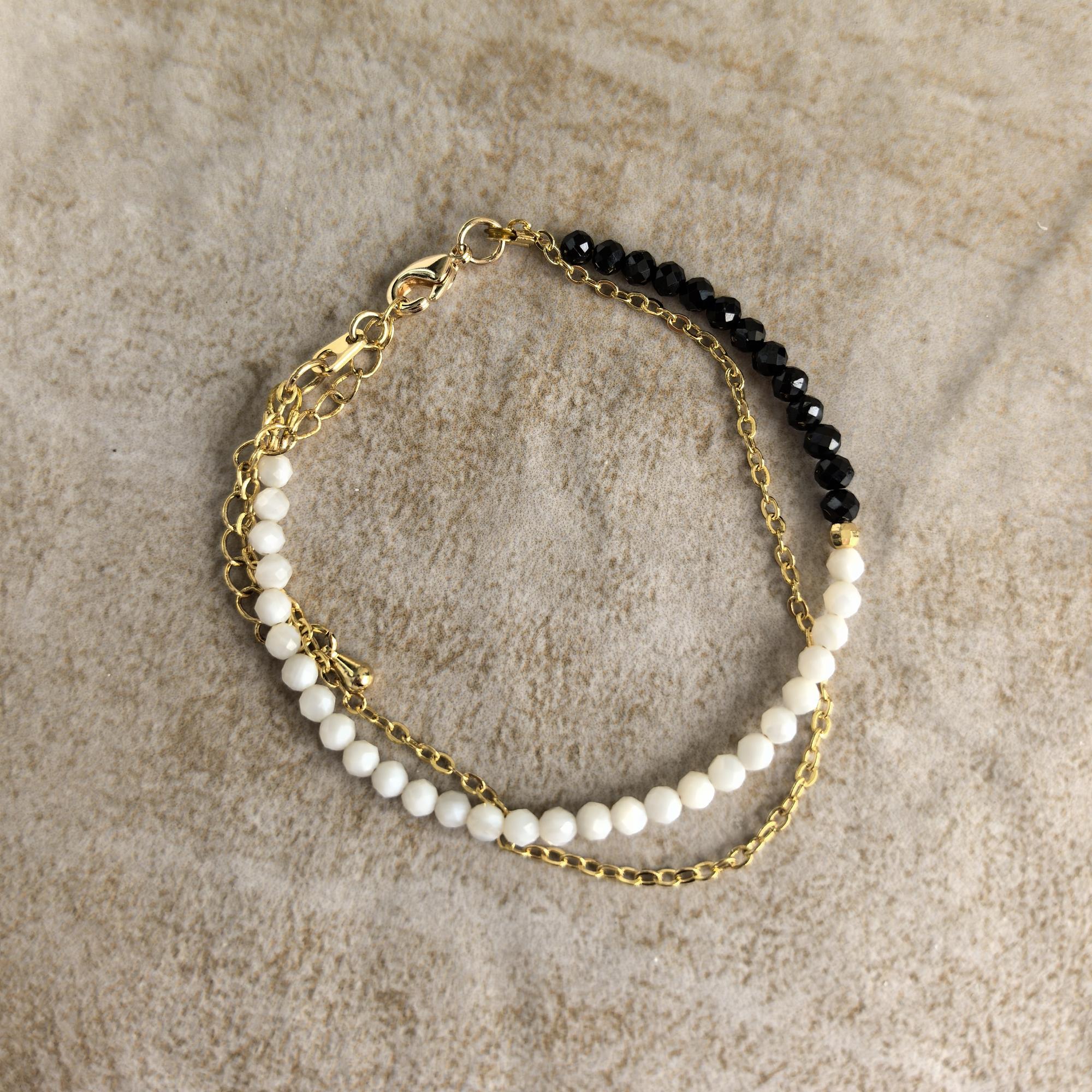 Черно-белый браслет