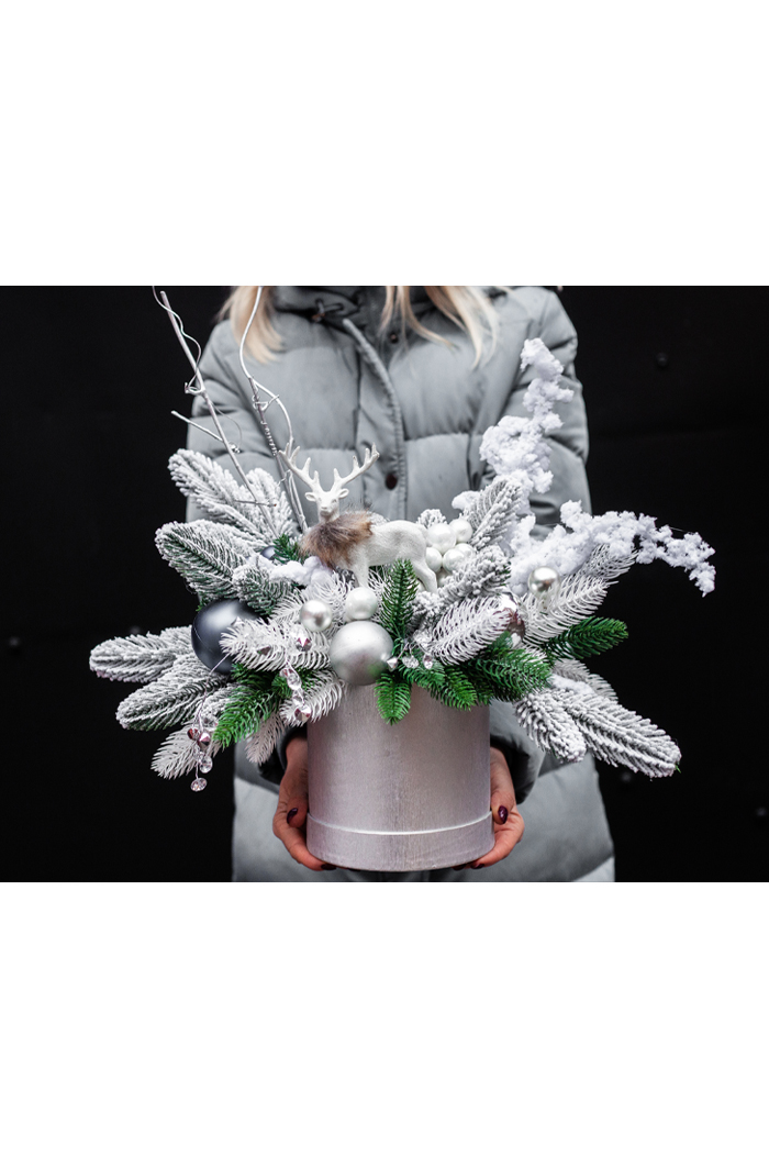 Композиция в шляпной коробке "Иней"