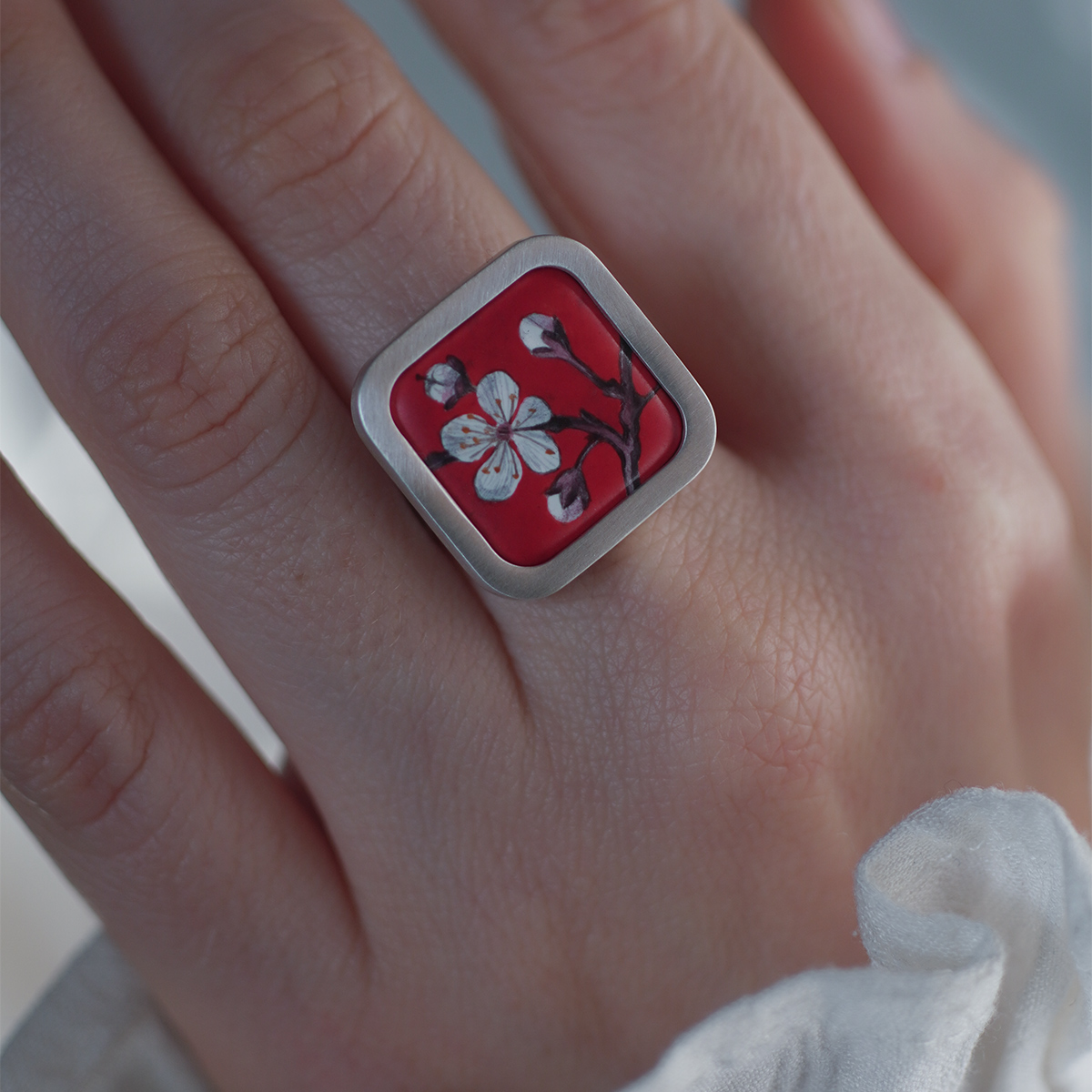 Кольцо с горячей эмалью ЦВЕТУЩАЯ СЛИВА на заказ