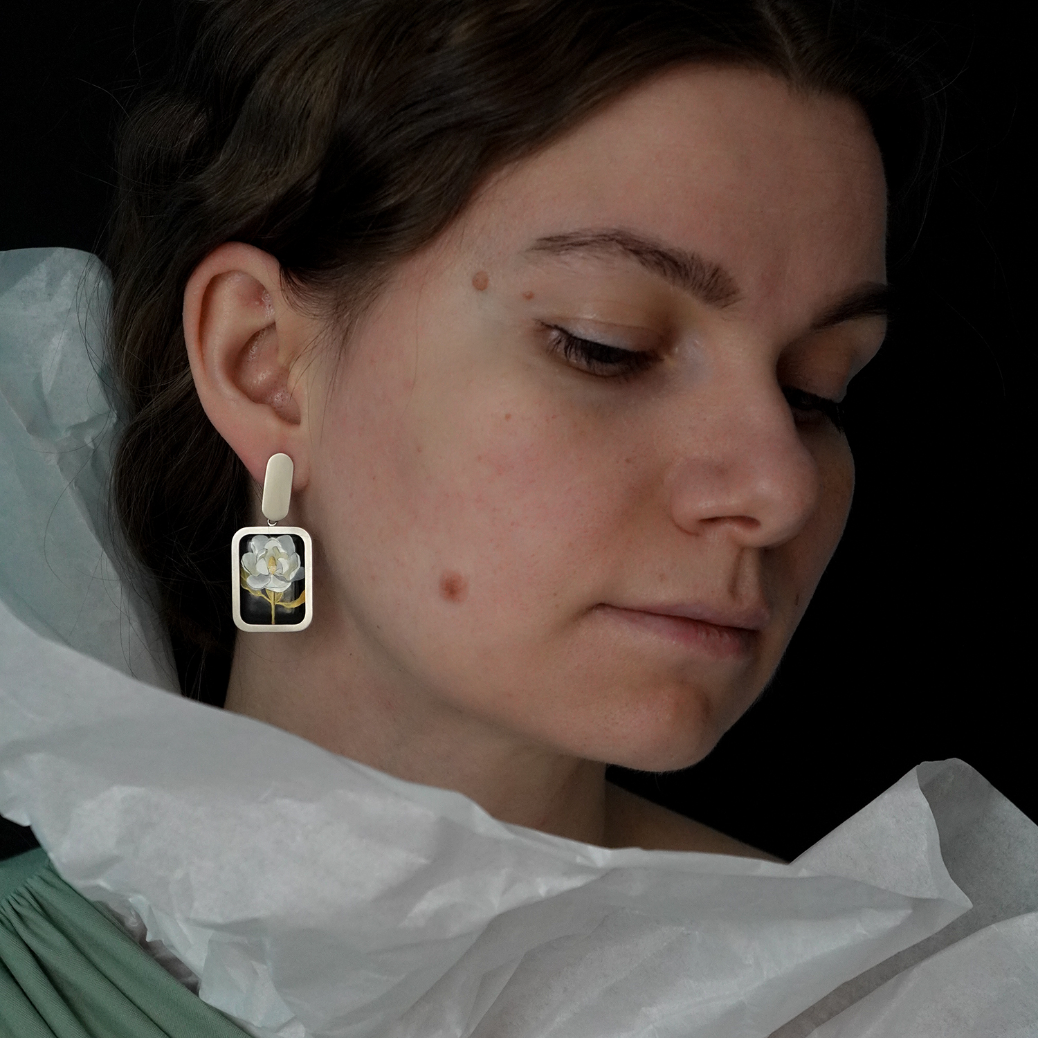 Серьги с горячей эмалью МАГНОЛИЯ БЕЛАЯ на заказ