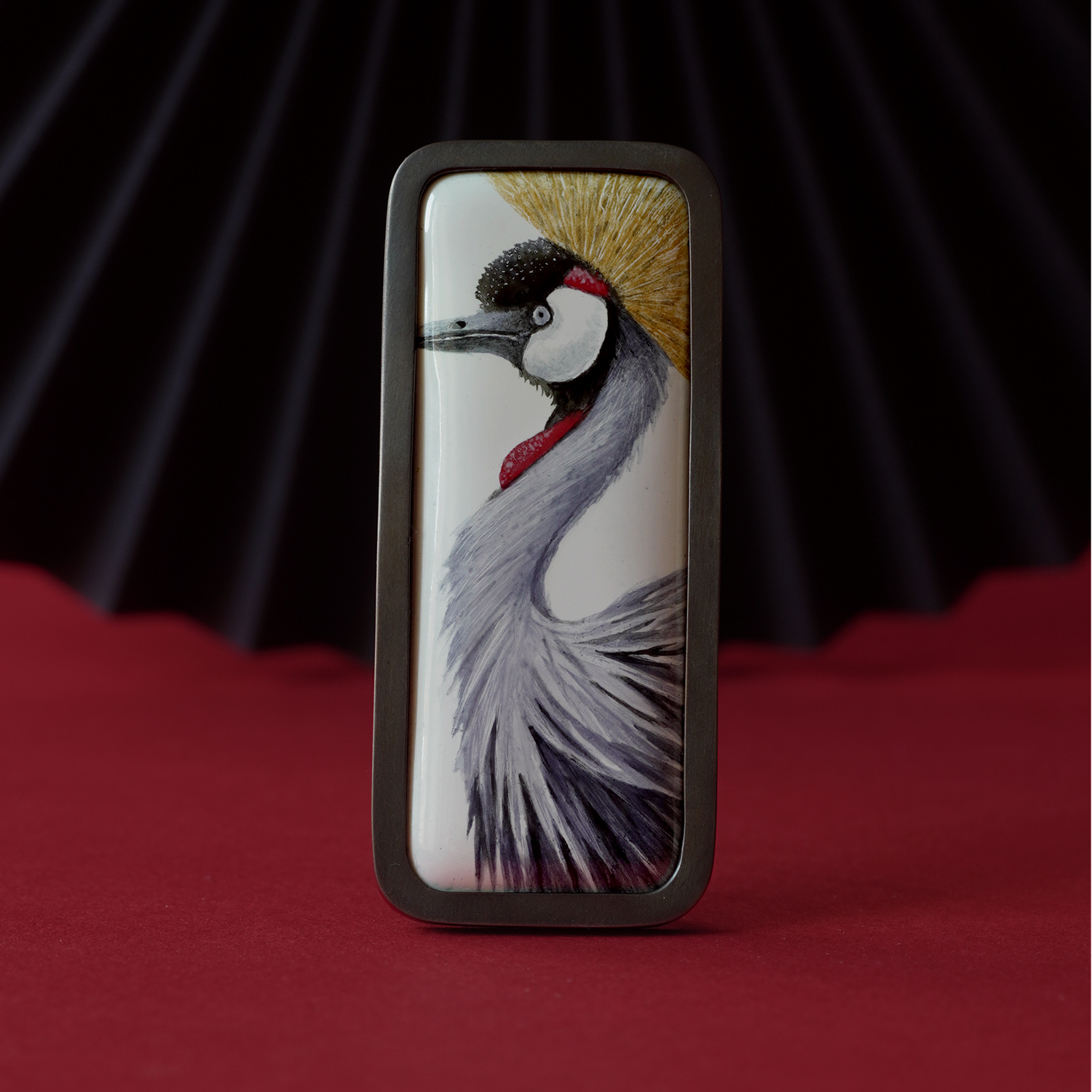 Брошь-подвеска с горячей эмалью Венценосный журавлик