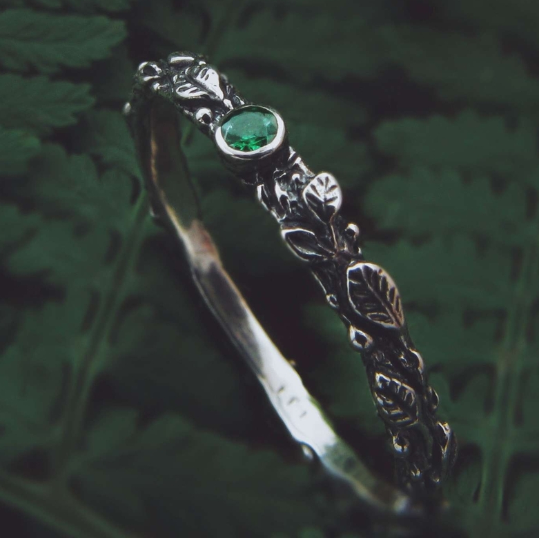 Fay - tsavorite ring