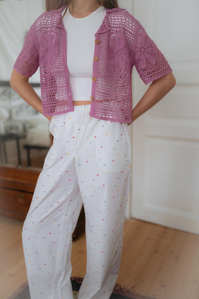 Брюки с цветными вышивками