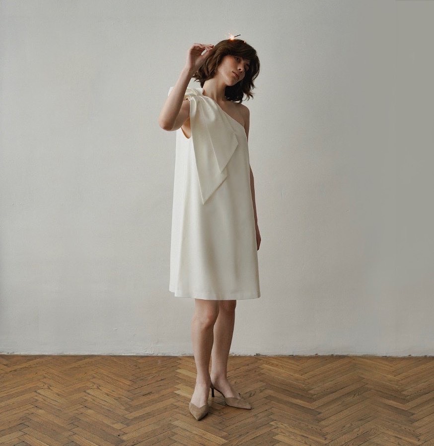 Платье мини c бантом на одно плечо 'Asti'