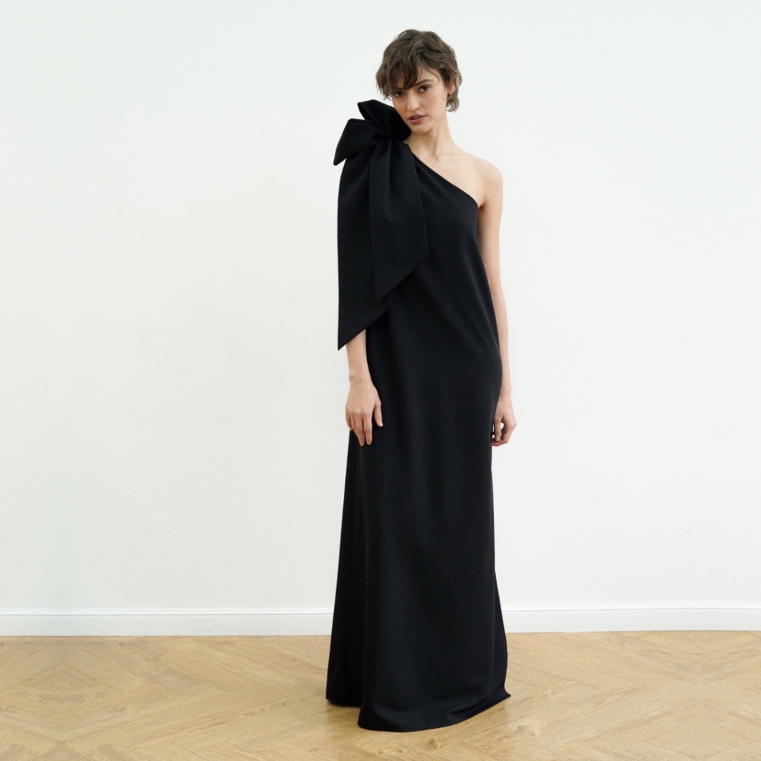 Платье макси с бантом на одно плечо 'Amo'