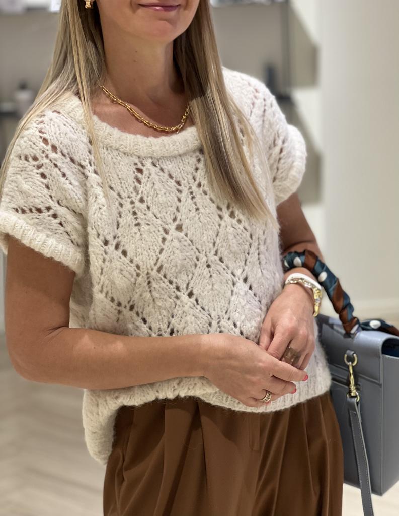 Ажурная безрукавка