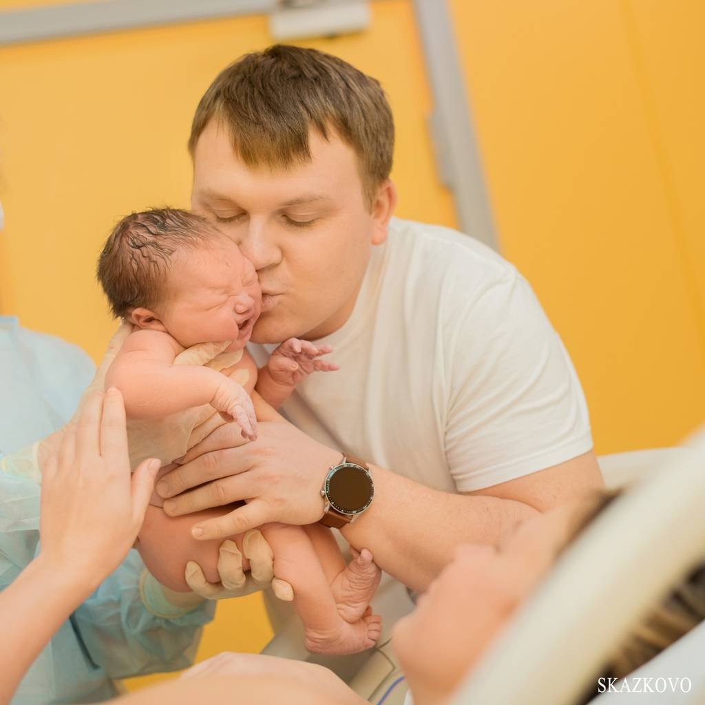 Фотосессия родов фотограф фотостудии Сказково