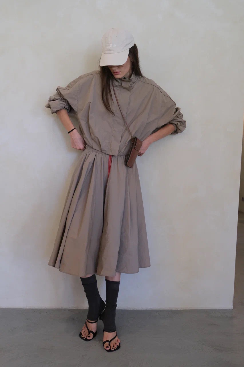 Юбка из плащовки с заниженной талией