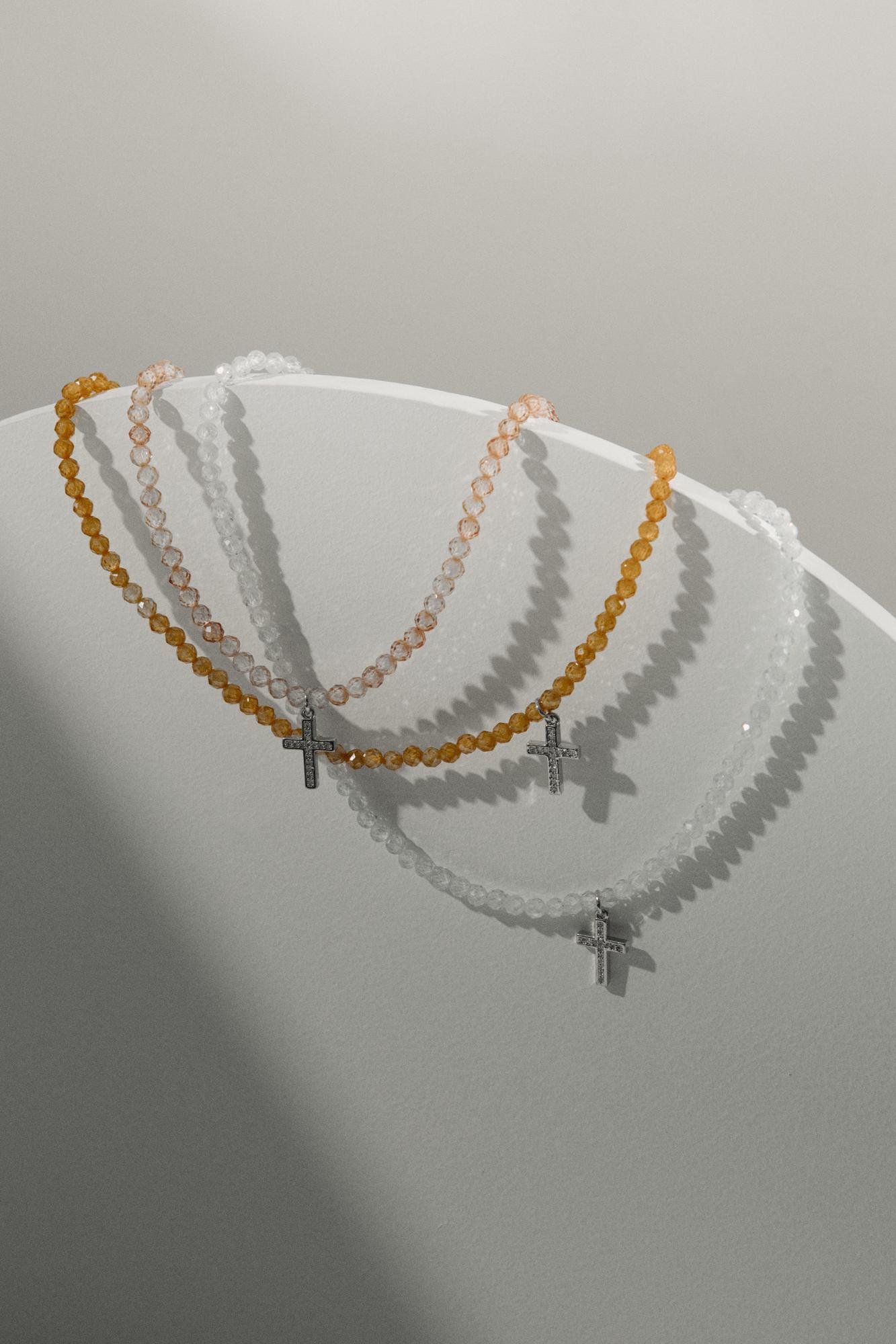 Чокер из циркона с крестиком