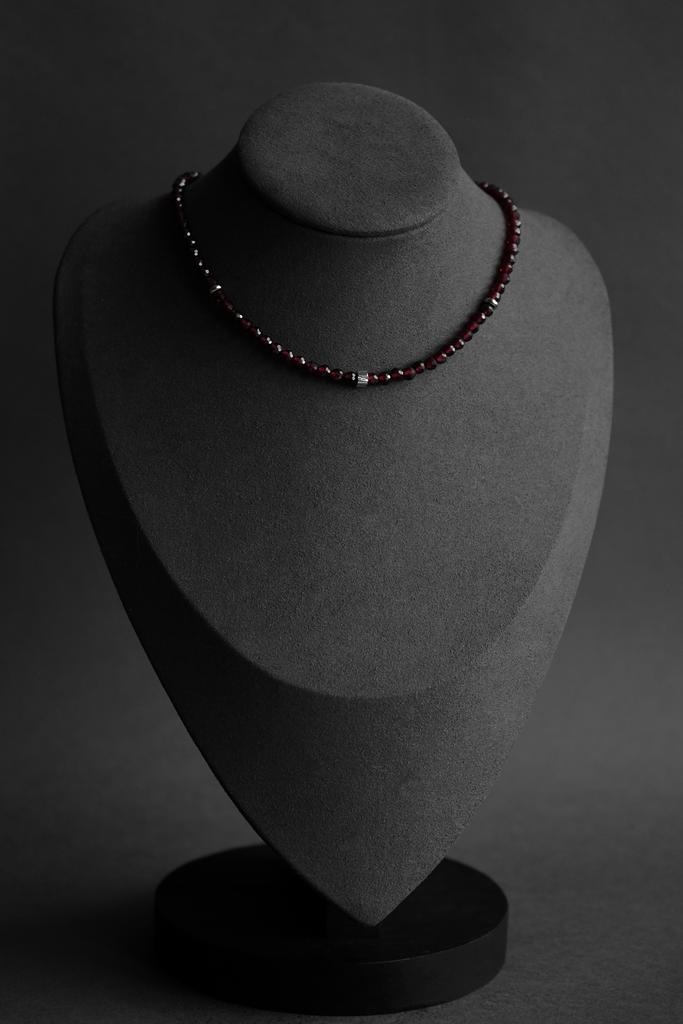 Чокер НУАР из граната