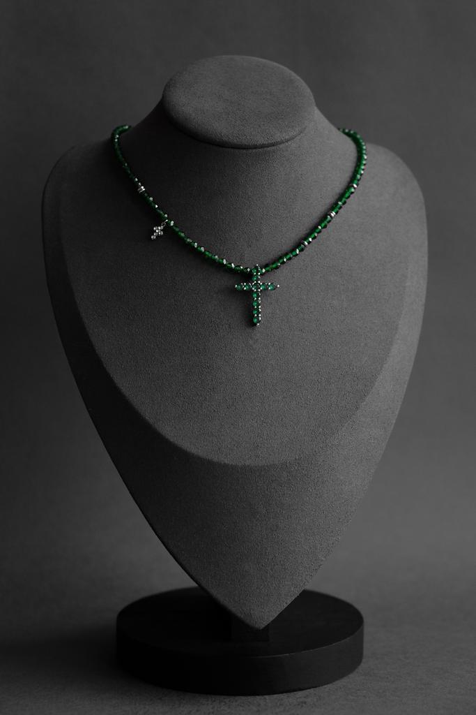 Чокер из изумрудных цирконов