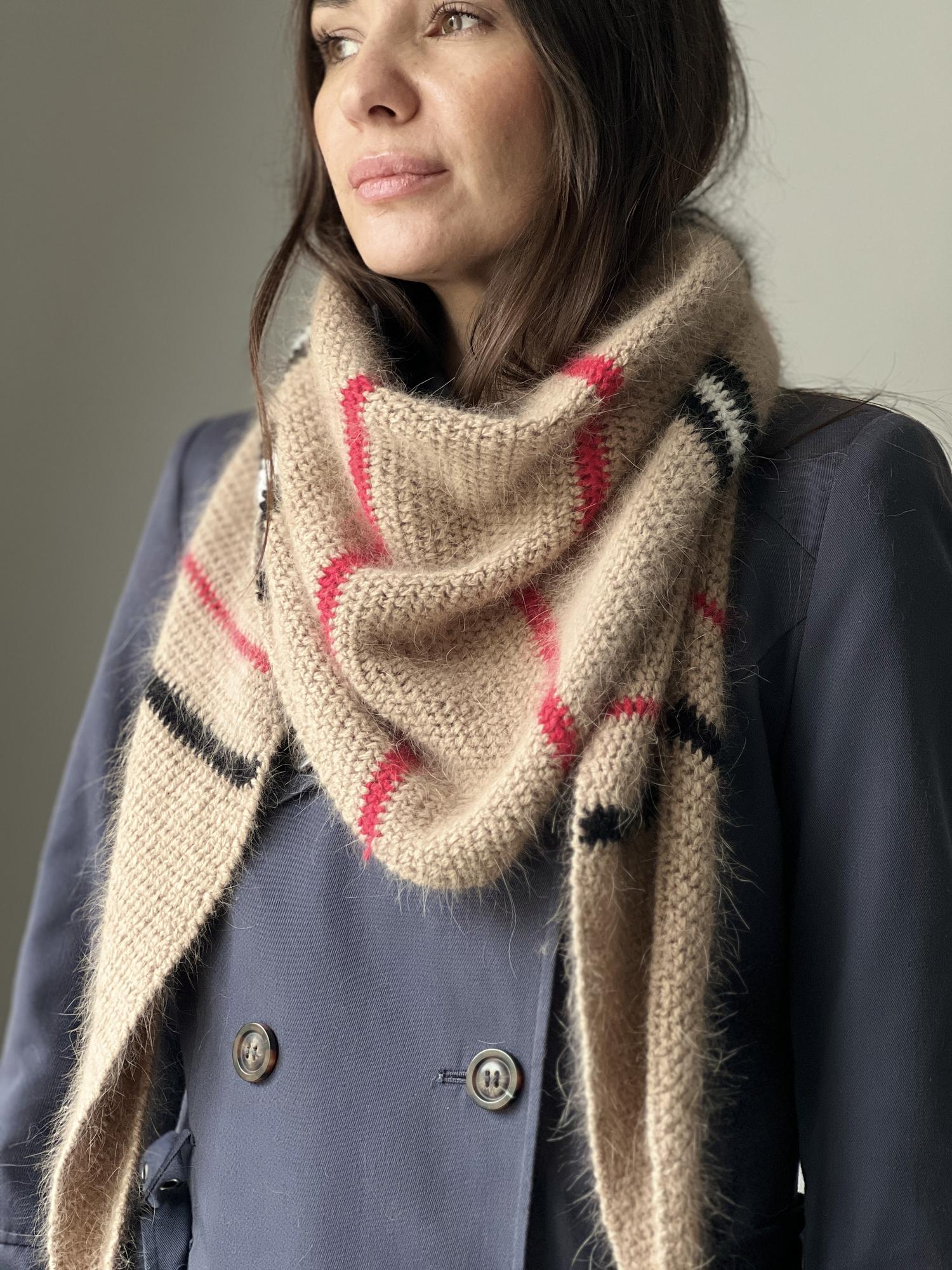 Платок крючком "Октябрь"