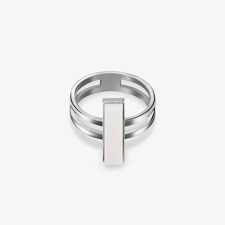 Кольцо с прямоугольным камнем (белый агат)