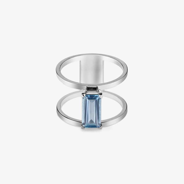 Кольцо с голубым топазом