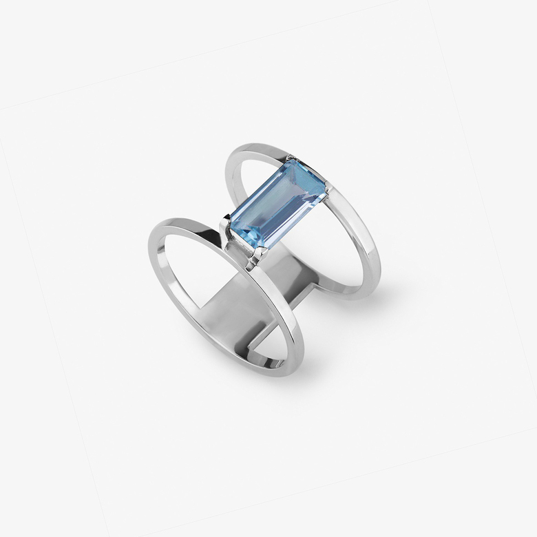 Кольцо с голубым топазом