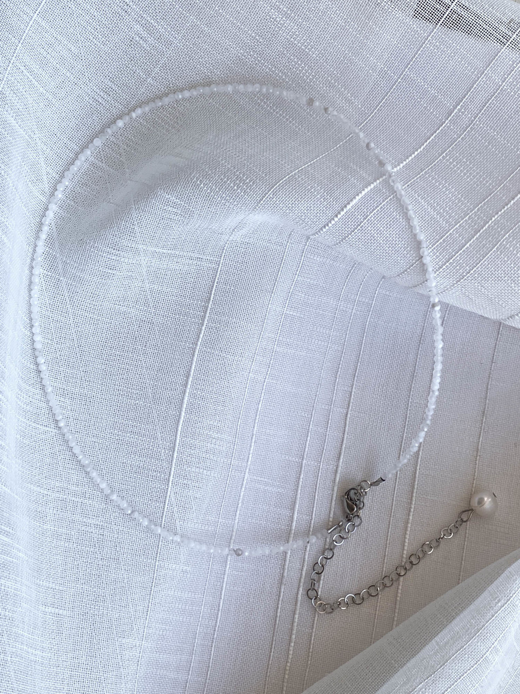 Чокер из лунного камня