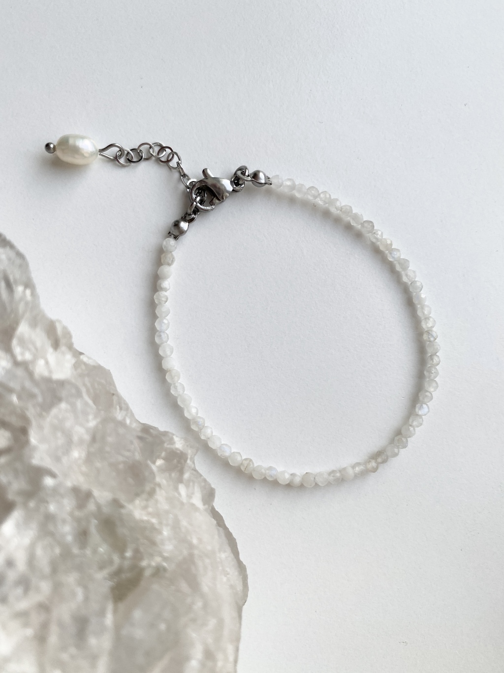 Браслет из лунного камня