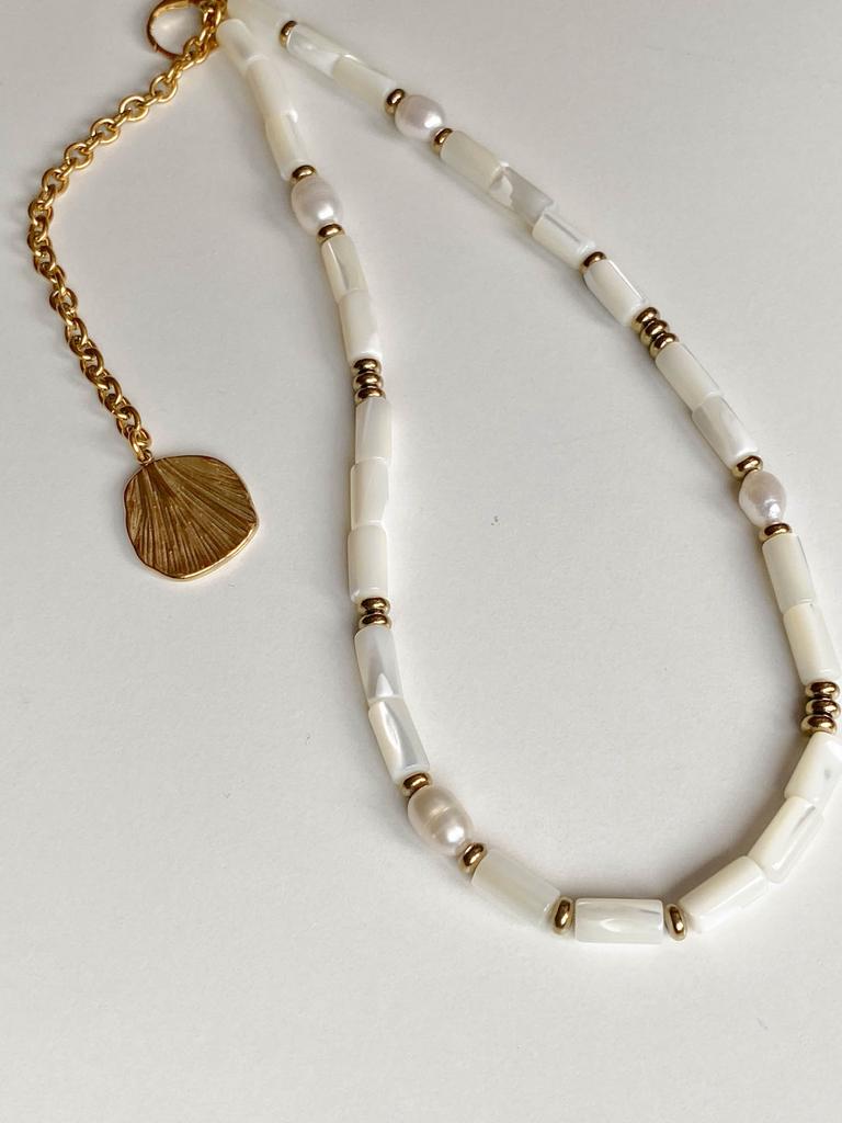 Чокер из перламутра