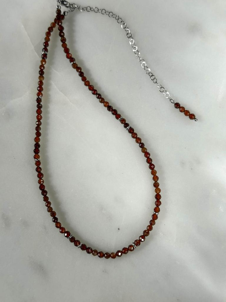 Чокер из граната гессонита