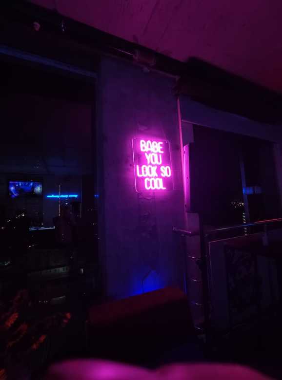 Неоновая надпись "Babe You Look So Cool"  49х61 см