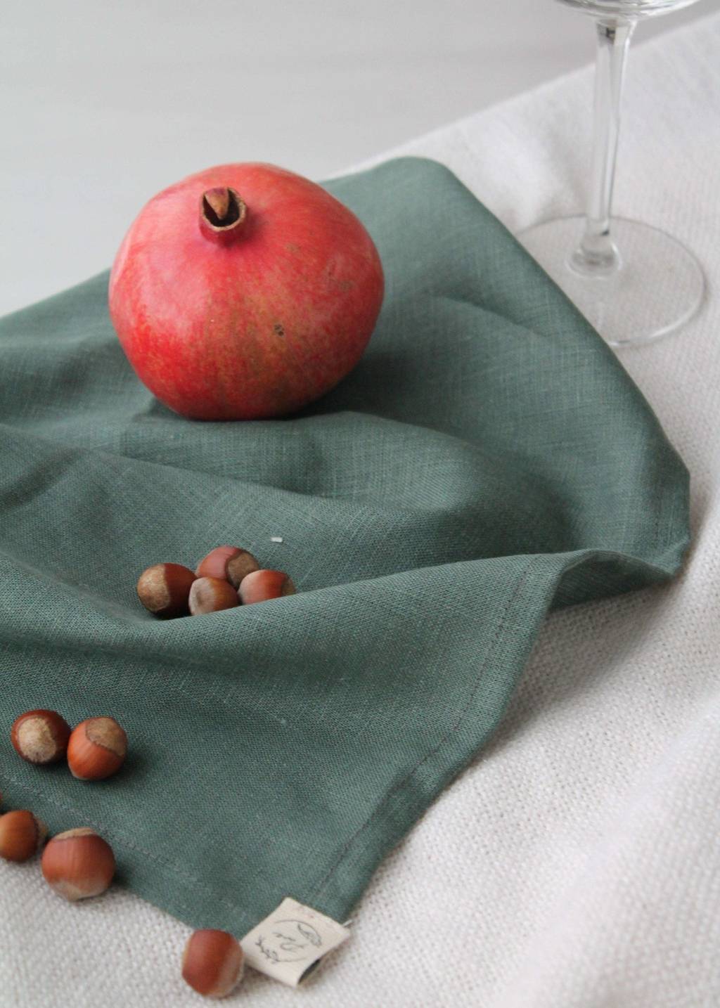 Зеленая льняная сервировочная салфетка