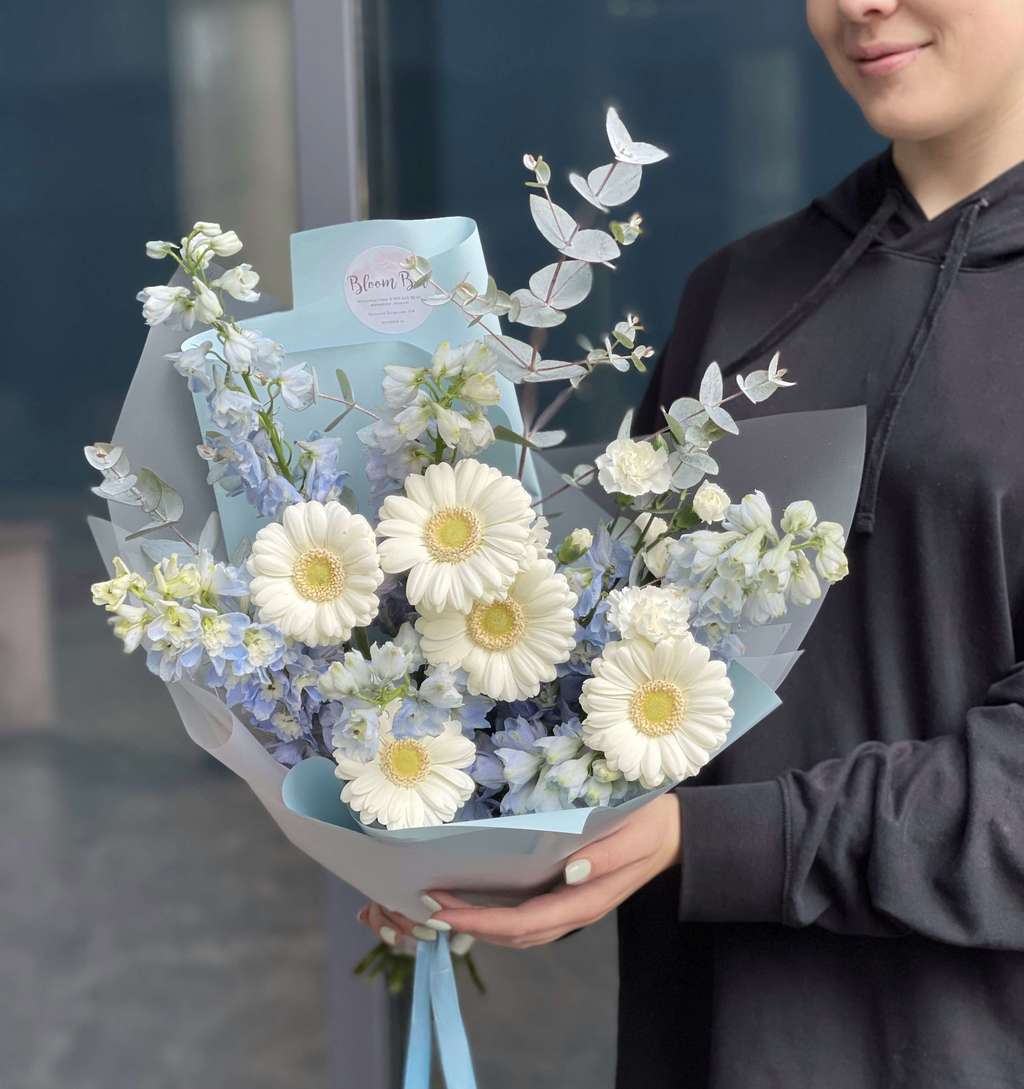 ДУОБУКЕТ ИЗ ГЕРБЕР И ДЕЛЬФИНИУМА 21