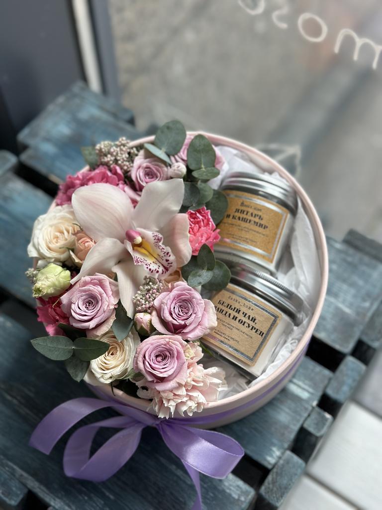 КОРОБКА С ЦВЕТАМИ И СВЕЧАМИ BLOOM BOX 58